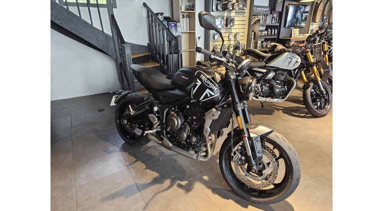 TRIUMPH TRIDENT 660