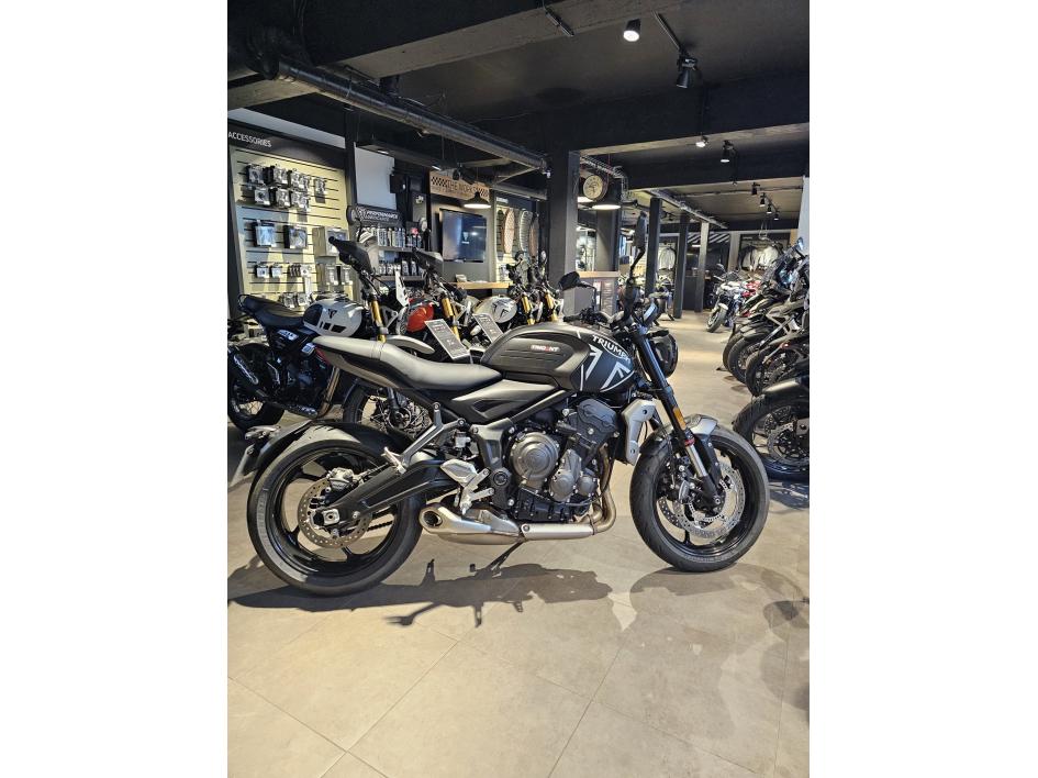 TRIUMPH TRIDENT 660