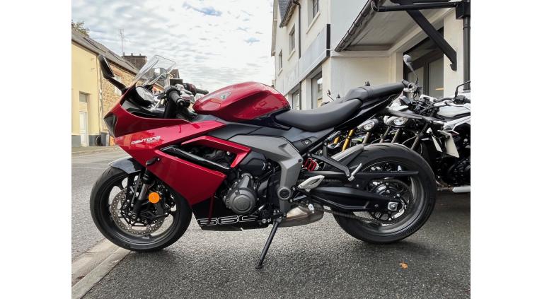 TRIUMPH 	DAYTONA 660