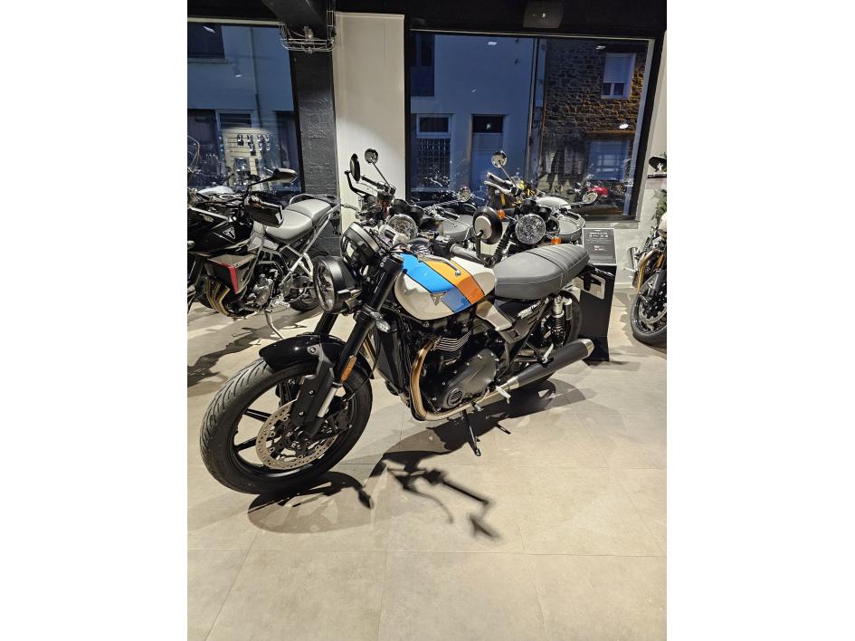 TRIUMPH SPEED TWIN 900