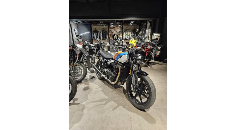 TRIUMPH SPEED TWIN 900